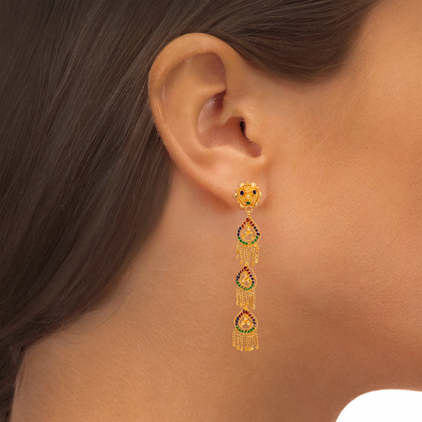 Aretes calados con colgantes de filigrana y esmalte en oro amarillo 22 kilates.