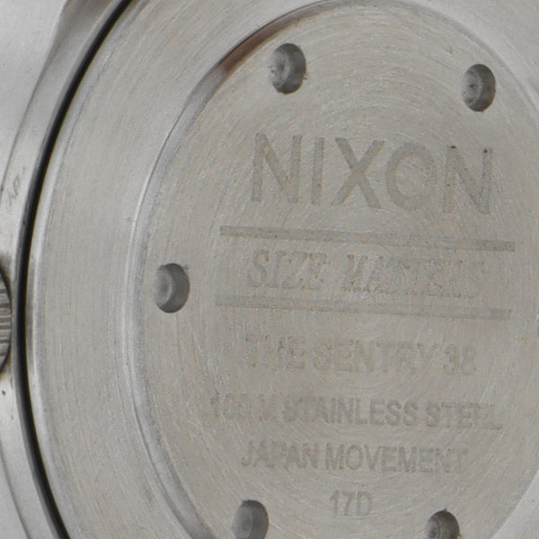 Reloj Nixon para caballero en acero inoxidable correa piel.