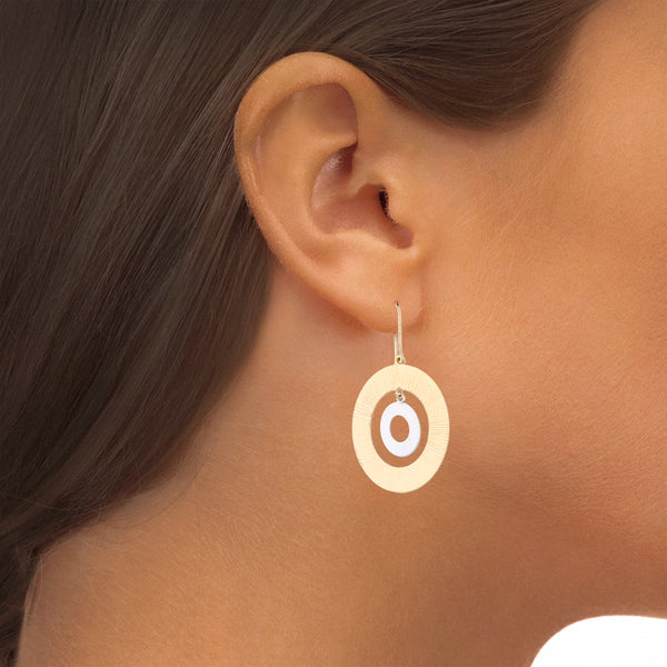 Aretes diseño italiano motivo aros en oro dos tonos 14 kilates.