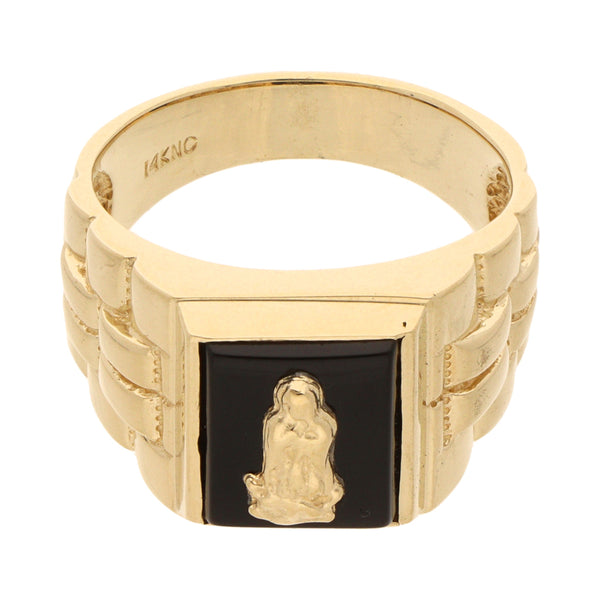 Anillo tipo sello con ónix motivo virgen en oro amarillo 14 kilates.