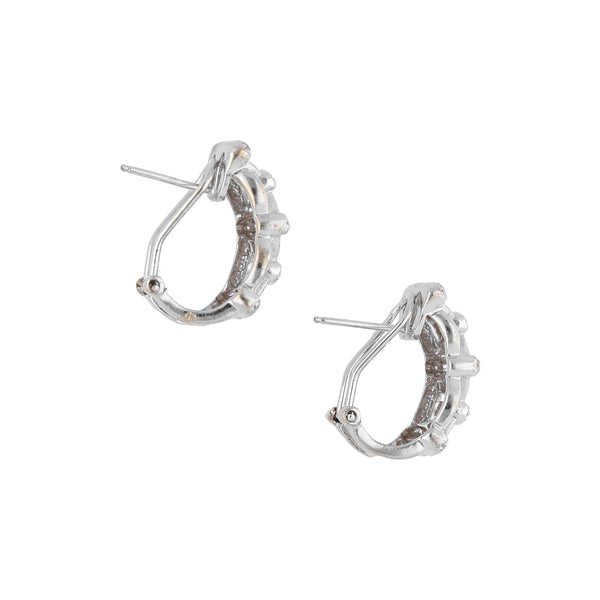 Aretes calados con diamantes en oro blanco 18 kilates.