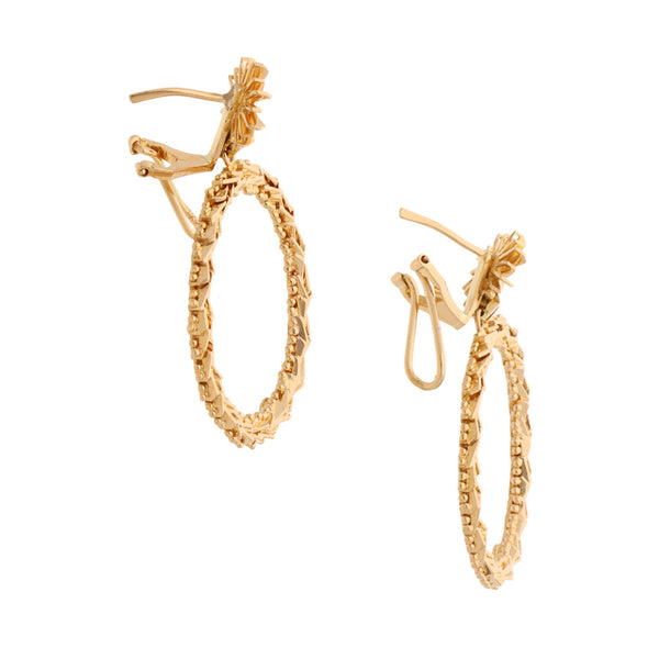 Aretes boleados en oro amarillo 18 kilates.