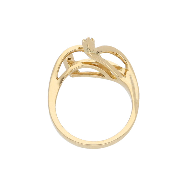 Anillo estilizado con diamantes en oro amarillo 18 kilates.