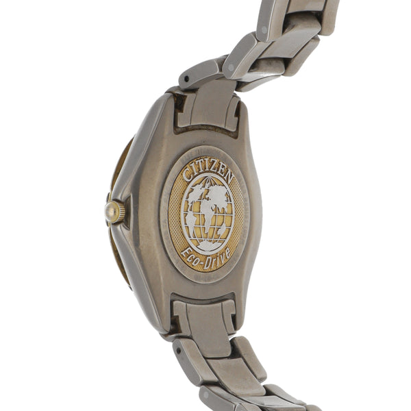 Reloj Citizen para caballero modelo Eco-Drive Titanium.