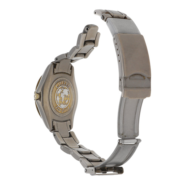 Reloj Citizen para caballero modelo Eco-Drive Titanium.