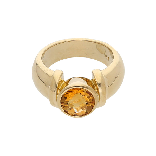 Anillo estilizado con sintético en oro amarillo 18 kilates.