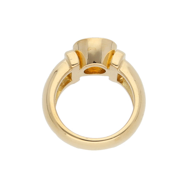 Anillo estilizado con sintético en oro amarillo 18 kilates.