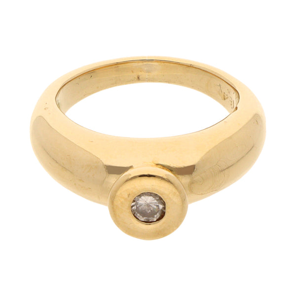 Anillo solitario con diamante en oro amarillo 18 kilates.