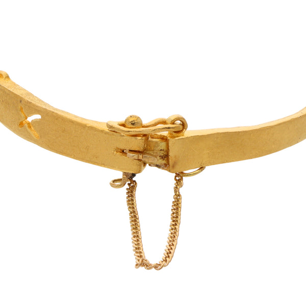 Pulsera de arillo articulada motivo corazón en oro amarillo 24 kilates.