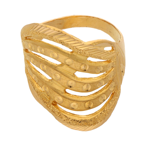 Anillo ondulado calado en oro amarillo 22 kilates.