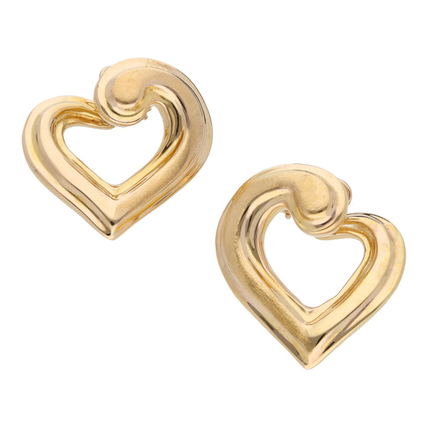 Aretes huecos motivo corazón en oro amarillo 18 kilates.