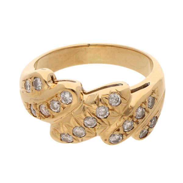 Anillo estilizado con diamantes en oro amarillo 18 kilates.