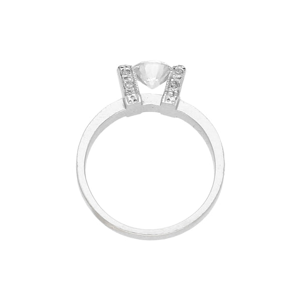 Anillo estilizado con sintético y diamantes en oro blanco 18 kilates.