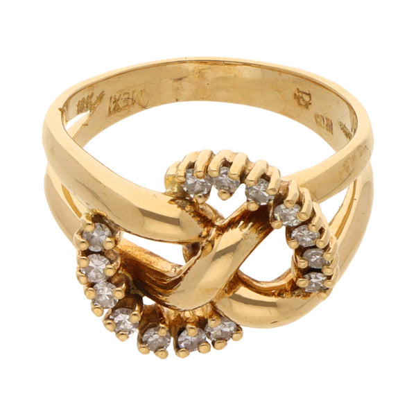 Anillo estilizado con diamantes en oro amarillo 18 kilates.