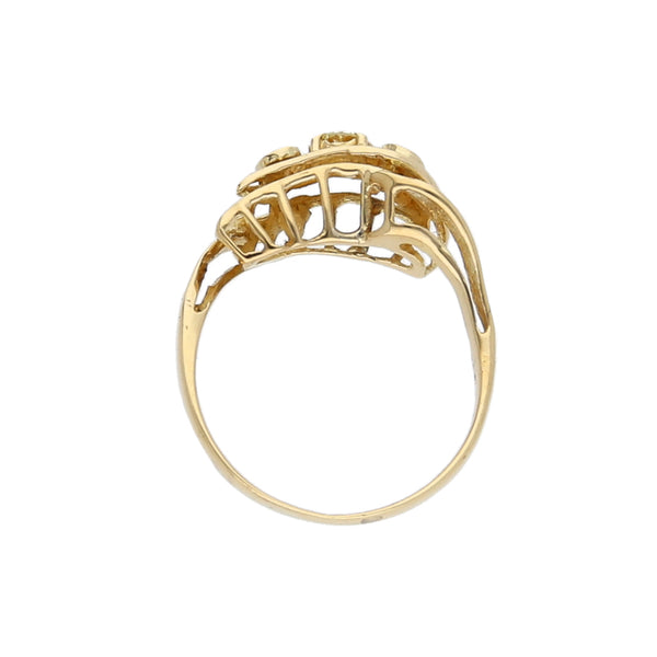 Anillo calado con diamantes en oro amarillo 18 kilates.