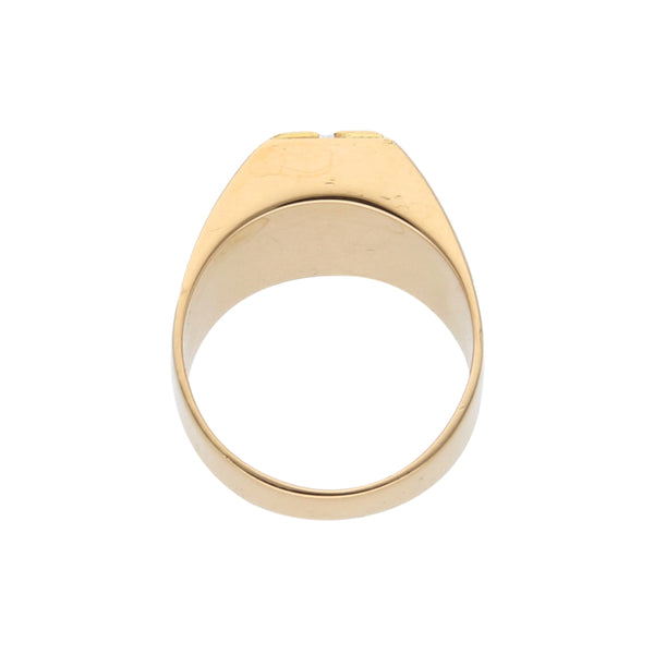 Anillo tipo sello con sintéticos en oro amarillo 18 kilates.