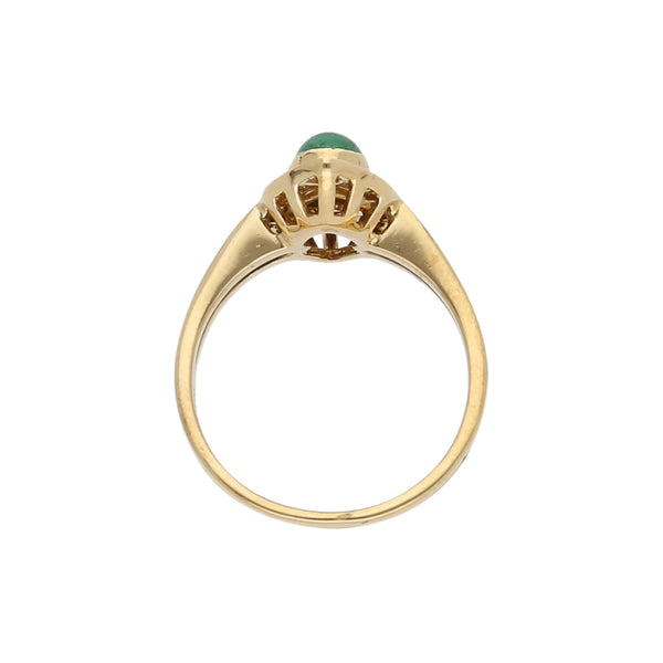 Anillo diseño especial con diamantes, esmeralda, sintéticos en oro amarillo 18 kilates.