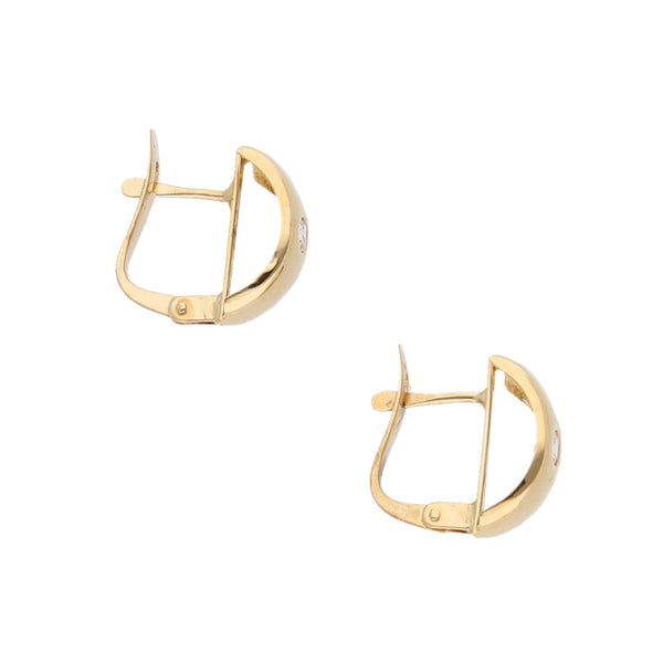 Aretes laminados con sintéticos en oro amarillo 18 kilates.