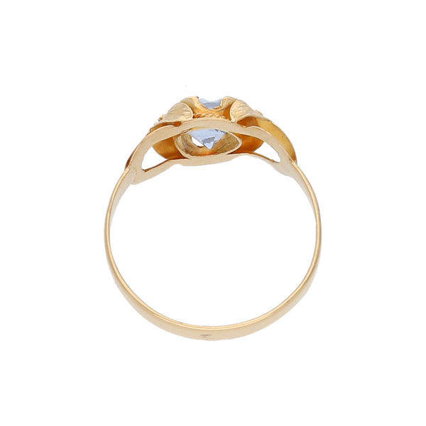 Anillo diseño especial motivo floral con sintético en oro amarillo 18 kilates.