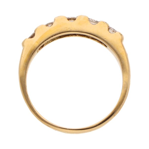 Anillo estilizado con diamantes en oro amarillo 18 kilates.