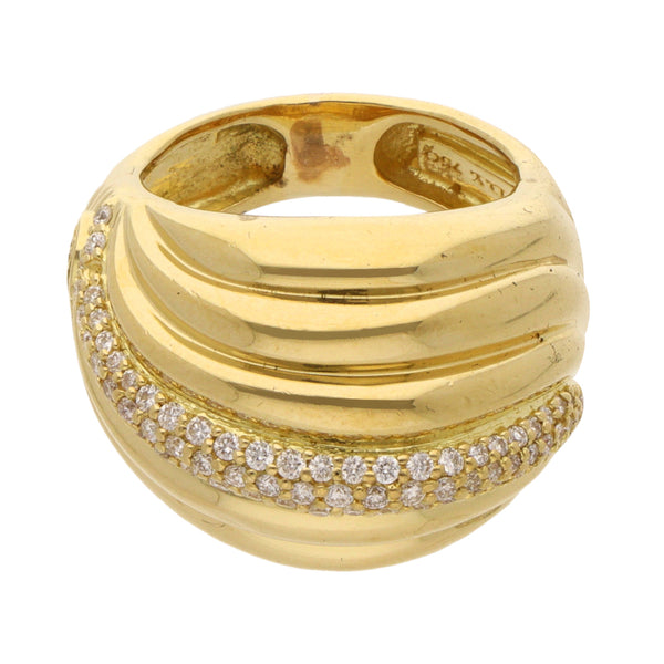 Anillo estilizado con diamantes en oro amarillo 18 kilates.