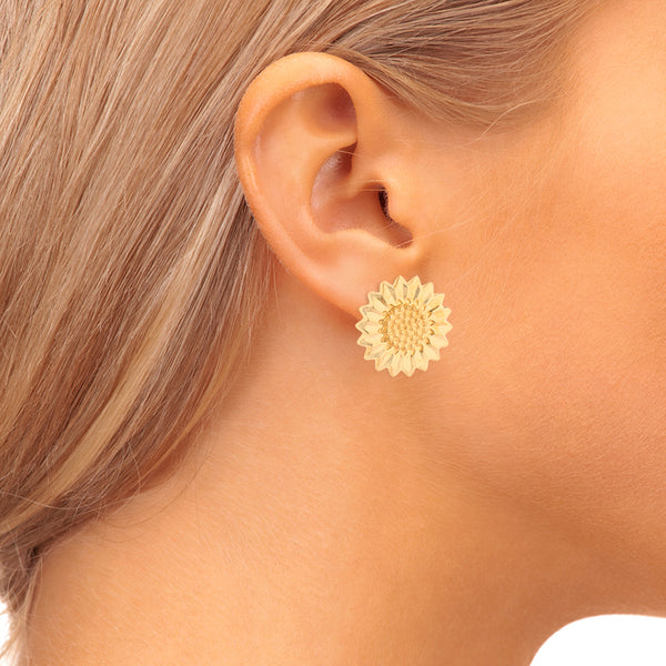 Aretes diseño especial motivo girasol en oro amarillo 18 kilates.