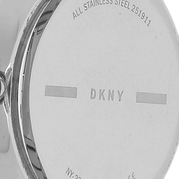 Reloj DKNY para dama en acero inoxidable.