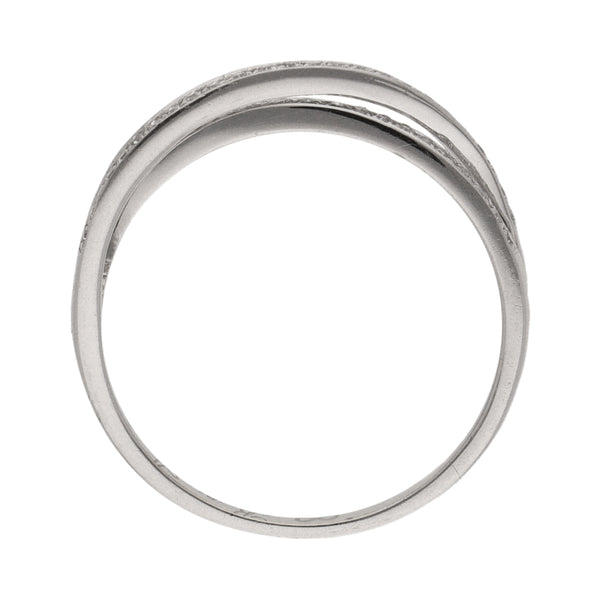 Anillo estilizado con diamantes en oro blanco 14 kilates.
