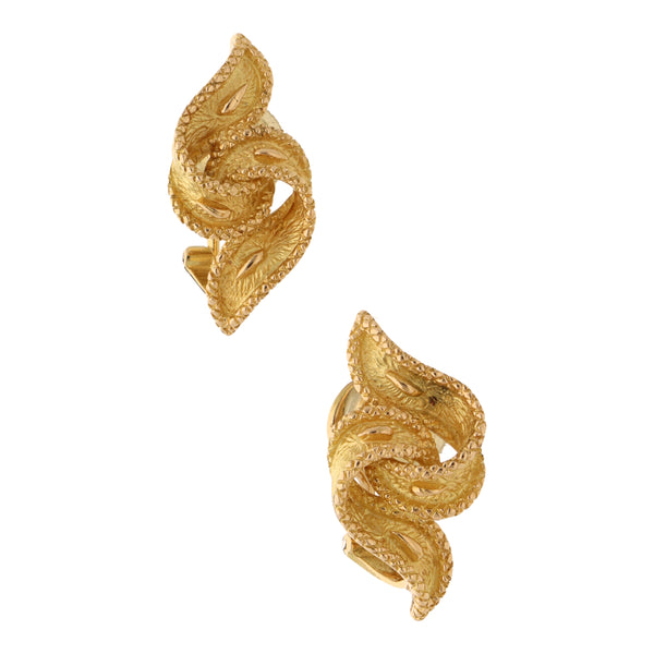 Aretes estilizados en oro amarillo 18 kilates.