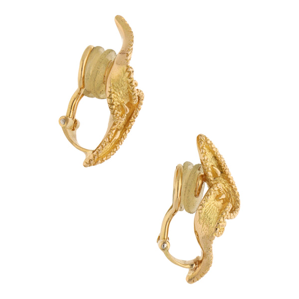 Aretes estilizados en oro amarillo 18 kilates.