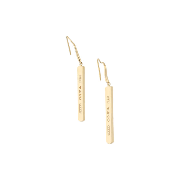 Aretes con colgantes diseño especial firma Tiffany & Co. en oro amarillo 18 kilates.