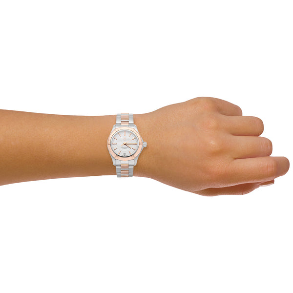Reloj Tag Heuer para dama modelo Aquaracer vistas en oro rosa 18 kilates.