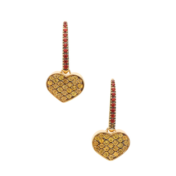 Aretes diseño especial motivo corazón con sintéticos en oro amarillo 18 kilates.