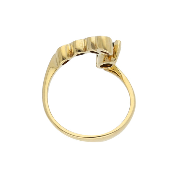 Anillo abierto con zafiro y diamantes en oro amarillo 18 kilates.