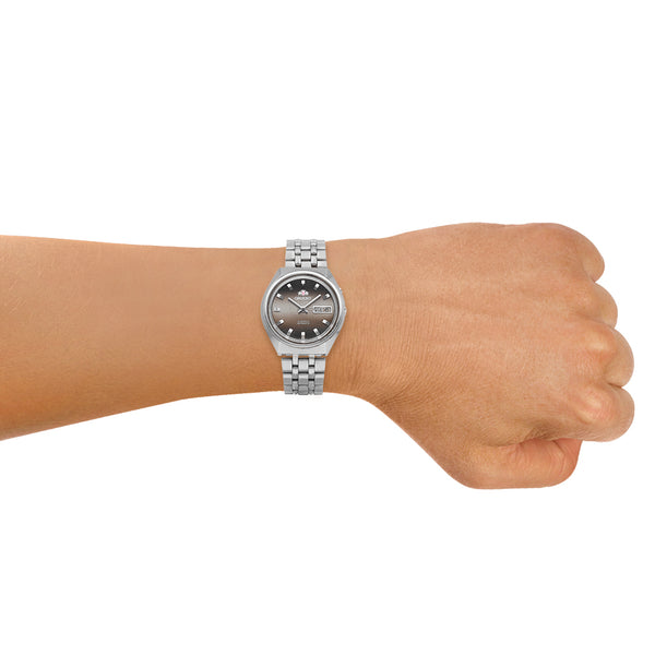 Reloj Orient para caballero en acero inoxidable.