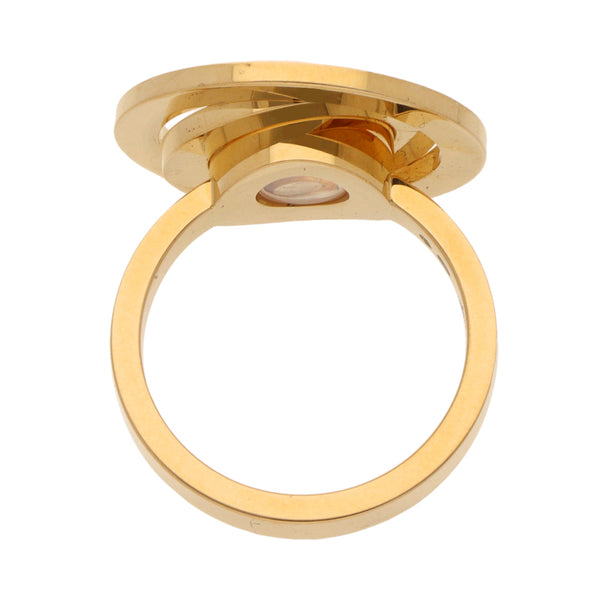 Anillo tipo sello con diamante firma Chopard en oro amarillo 18 kilates.