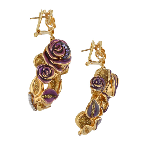 Aretes huecos con colgante motivo floral con esmalte en oro dos tonos 14 kilates.