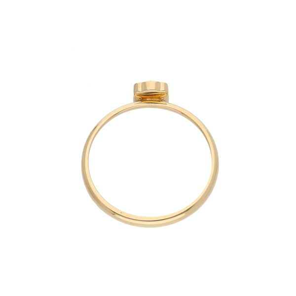 Anillo liso con motivo oso en oro amarillo 18 kilates.