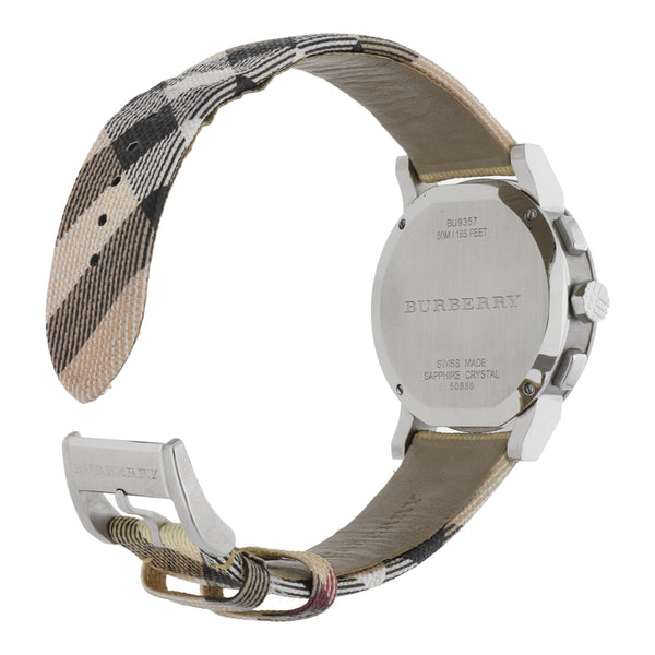 Reloj Burberry para caballero en acero inoxidable correa textil.