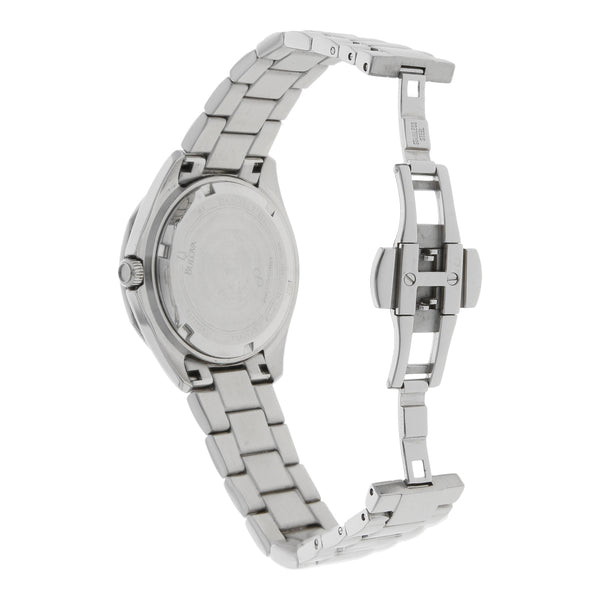 Reloj Bulova para dama en acero inoxidable.