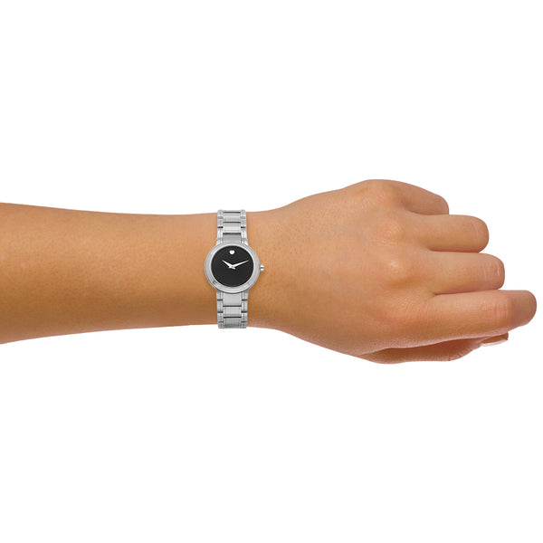 Reloj Movado para dama en acero inoxidable.