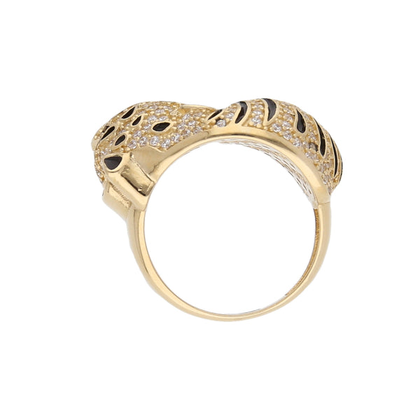 Anillo estilizado motivo tigre con sintéticos y esmalte en oro amarillo 14 kilates.