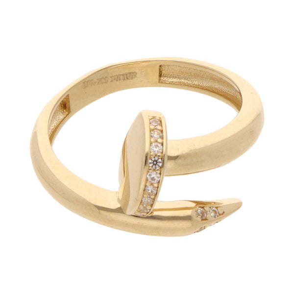 Anillo estilizado con sintéticos en oro amarillo 14 kilates.