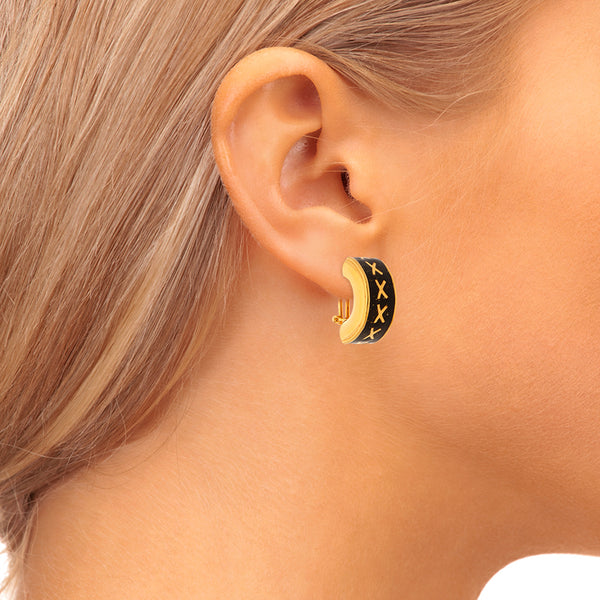 Aretes diseño italliano con esmalte en oro amarillo 14 kilates.