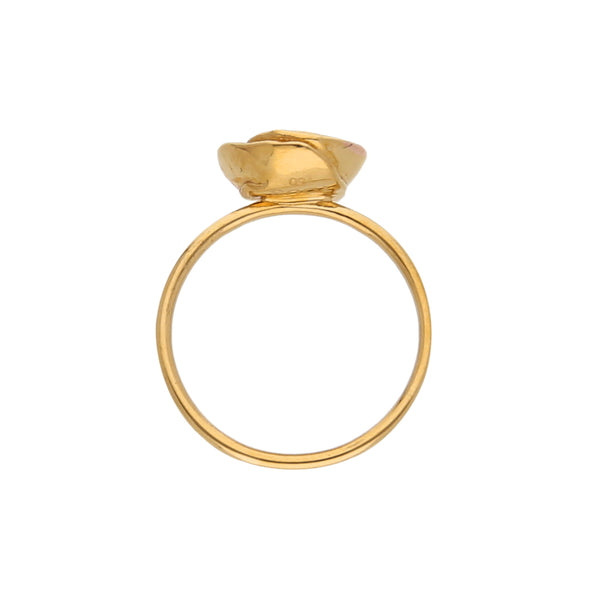 Anillo diseño especial motivo flor en oro amarillo 18 kilates.