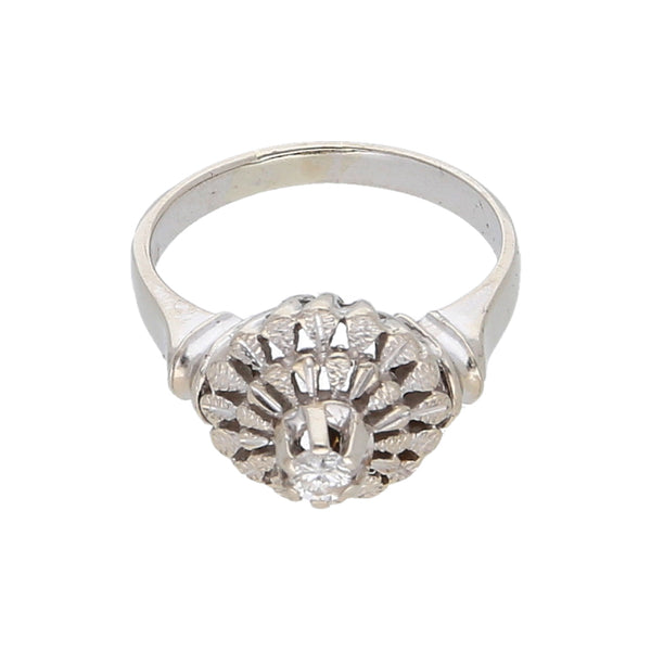 Anillo calado con diamante en oro blanco 14 kilates.