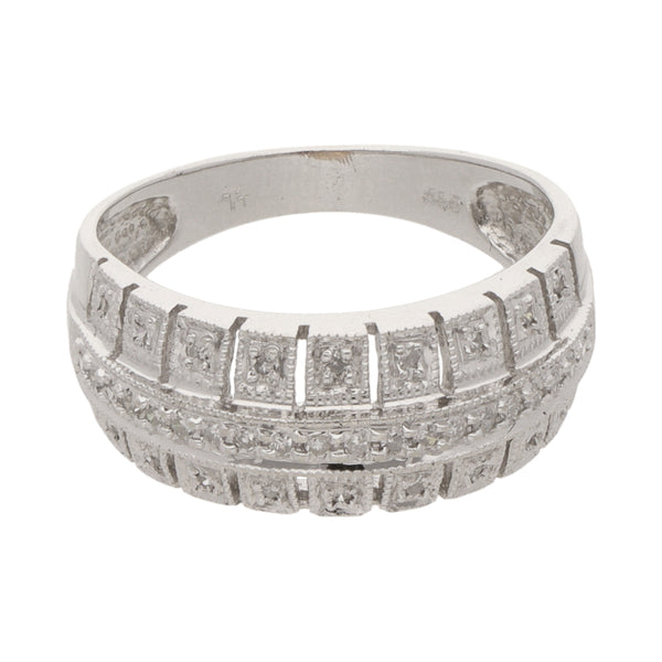 Anillo estilizado con diamantes en oro blanco 14 kilates.