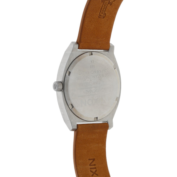 Reloj Nixon para caballero en acero inoxidable correa piel.