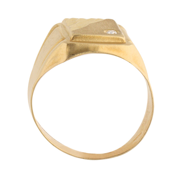 Anillo tipo sello con circonia en oro amarillo 14 kilates.