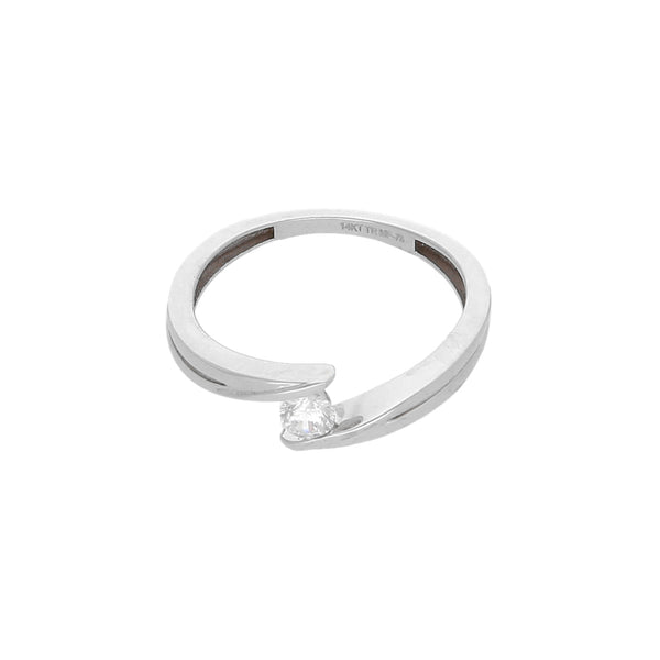 Anillo estilizado con circonia en oro blanco 14 kilates.